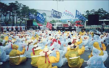 태금 삼화 조합원들이 공동투쟁 본부 집회를 갖고 있다. 